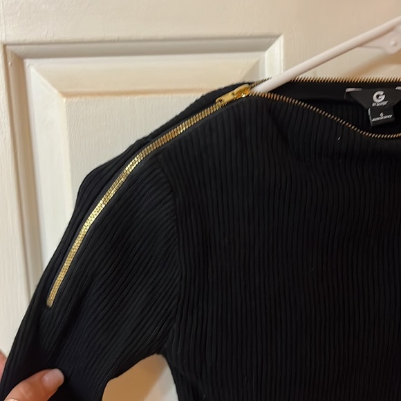 Guess zippered top. - Picture 3 of 6